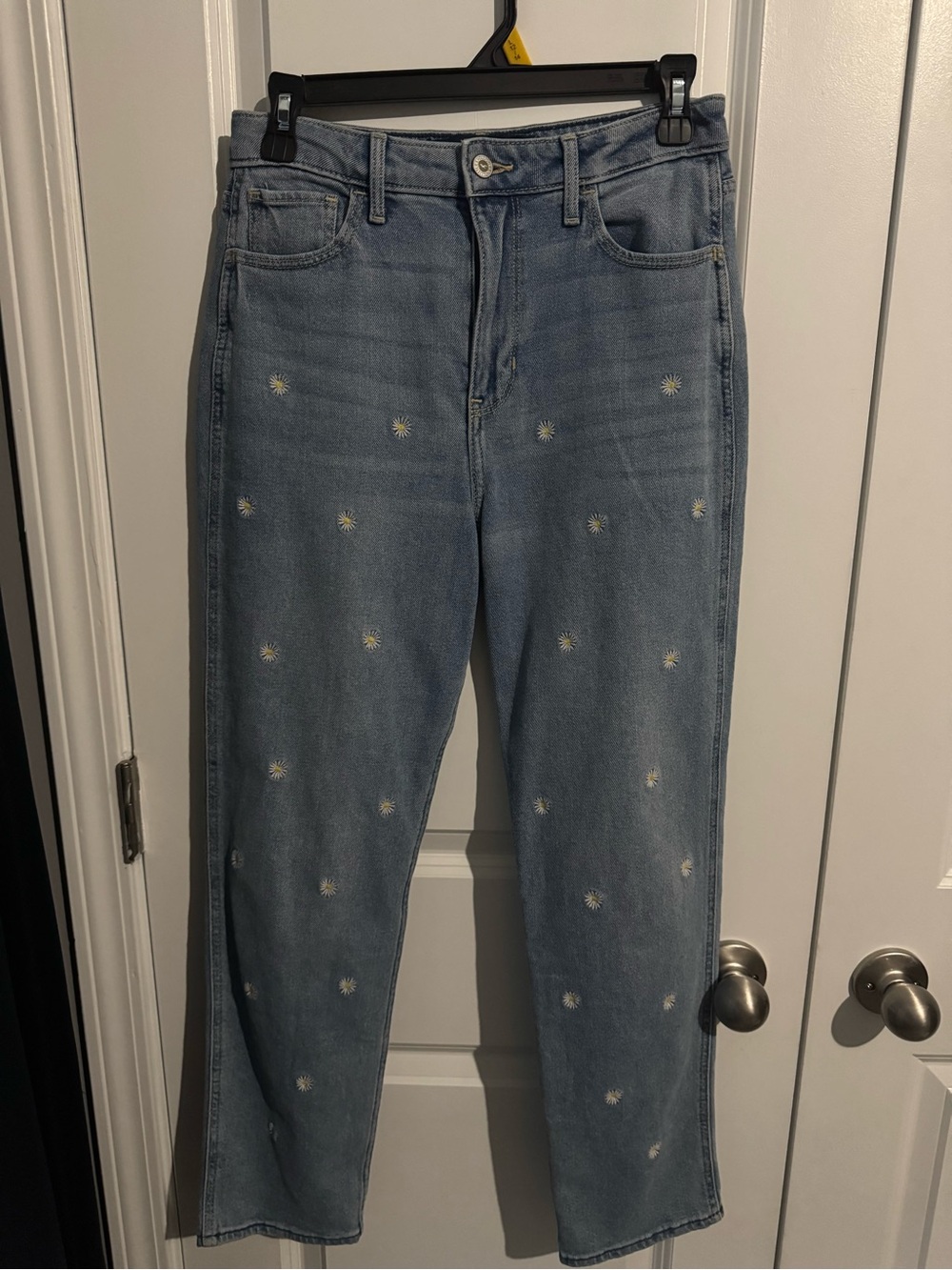 Hollister Light Blue Embroidered Daisy Ultra High-Rise mom Jeans- 5R